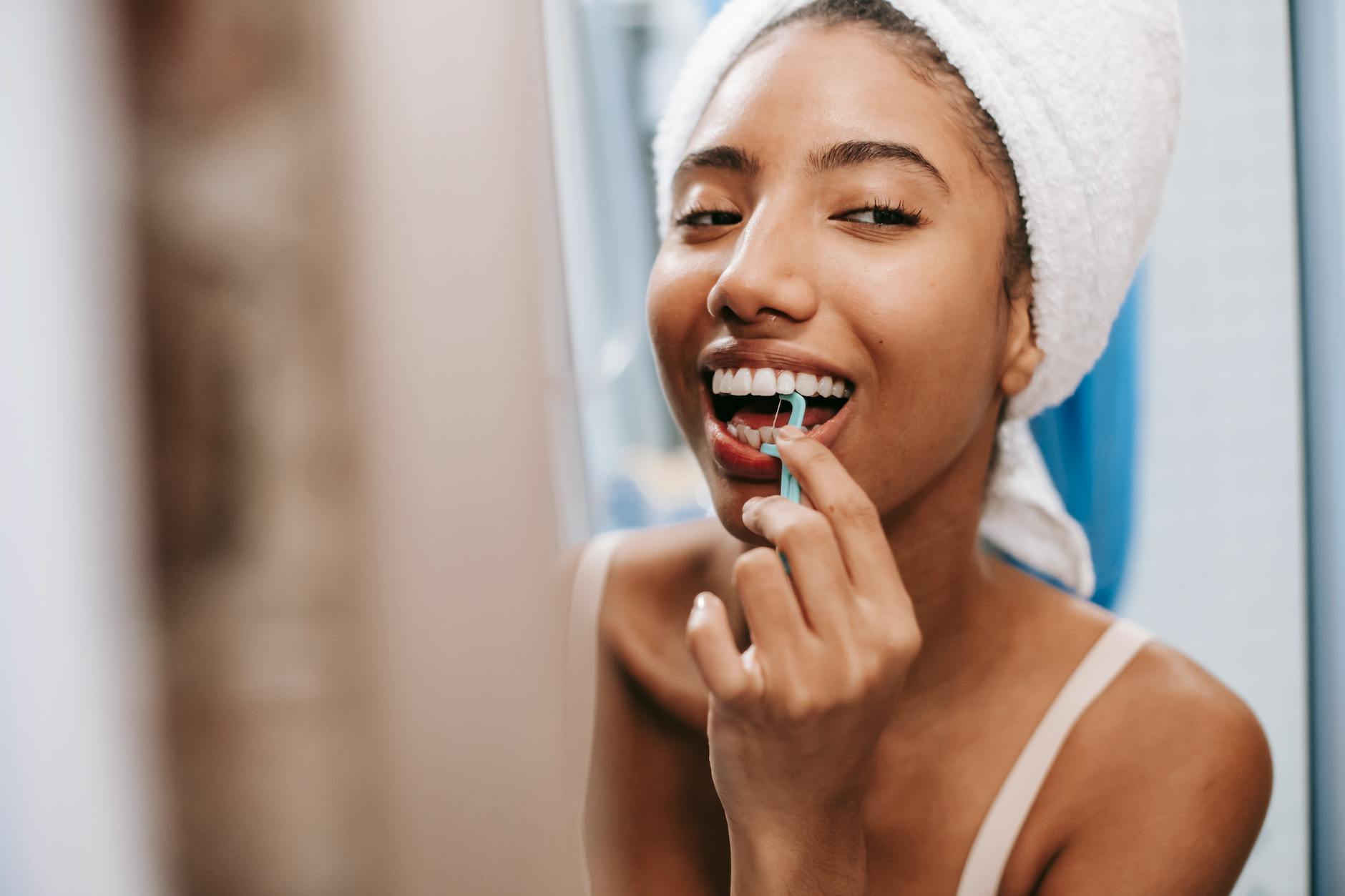 Water Flosser vs String Floss: Which is Better for Gum Health?